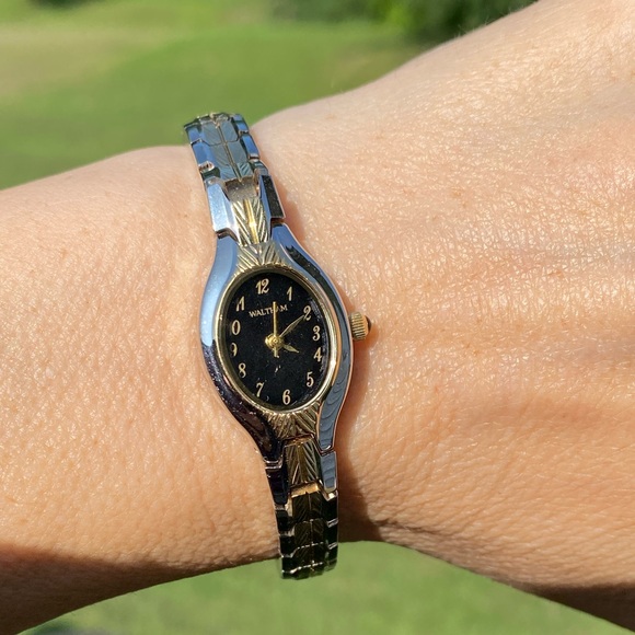 Waltham gold silver woman’s Watch black oval face WAW024 Japan movement - Picture 4 of 12